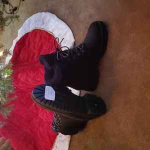 Size 10 women's black timberland boots